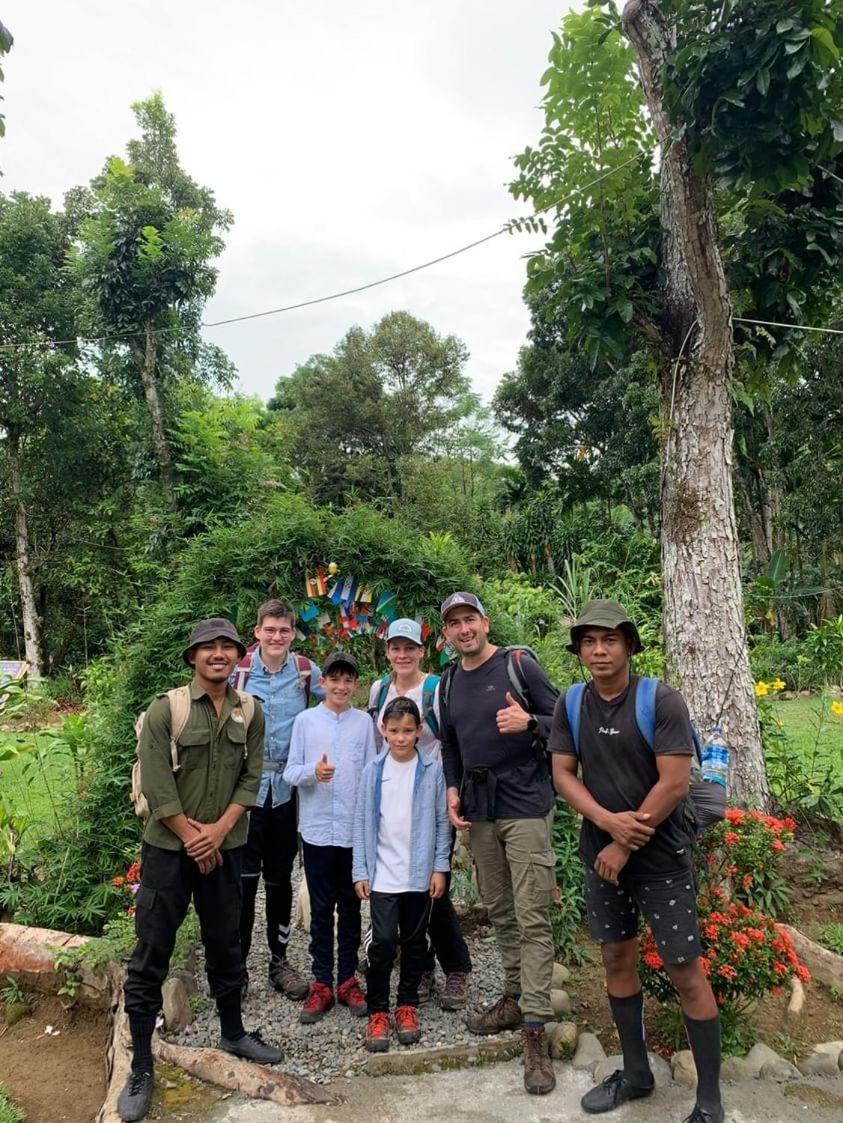 Wisma Batu Mandi Bukit Lawang Extérieur photo